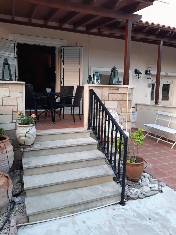 Limnaria Deluxe Maisonette Paphos Bagian luar foto